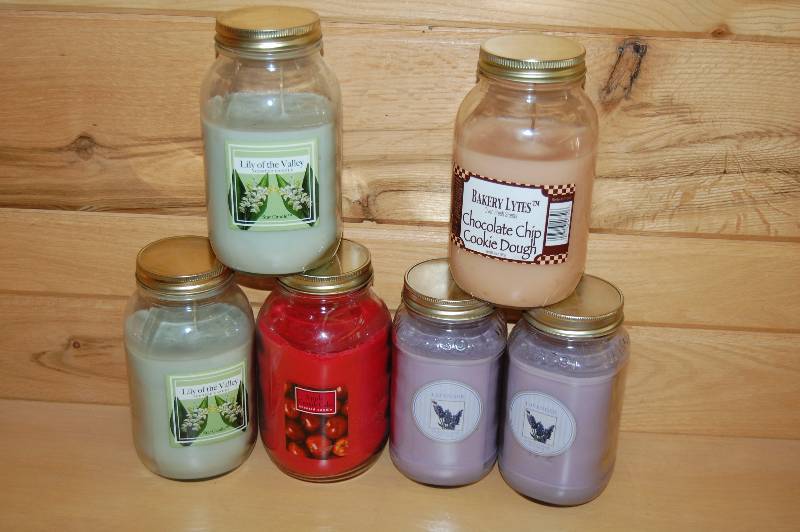 lot 14 image: Candles