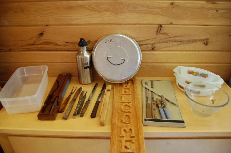 lot 24 image: Misc Kitchenware