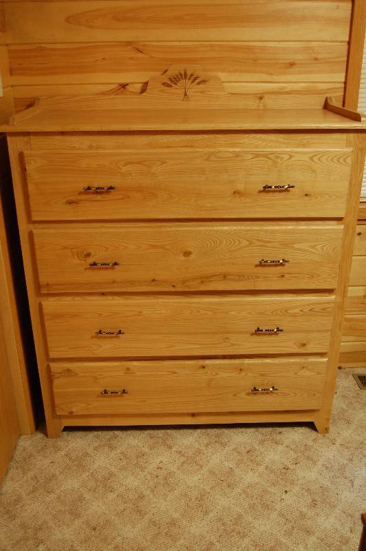 lot 88 image: Dresser