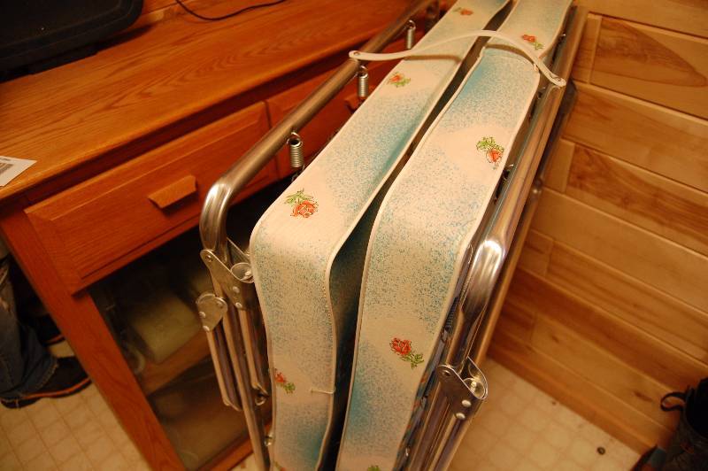lot 100 image: Folding Rolling Cot