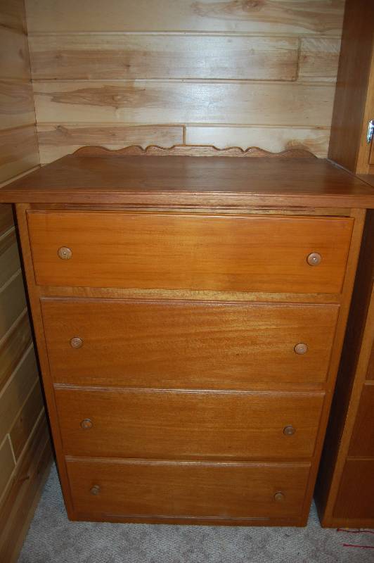 lot 84 image: Dresser