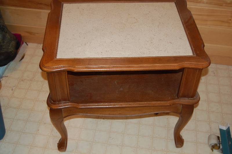 lot 118 image: Side Table