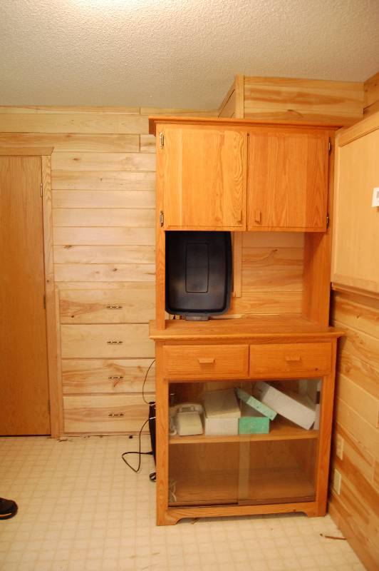 lot 121 image: Wooden Hutch