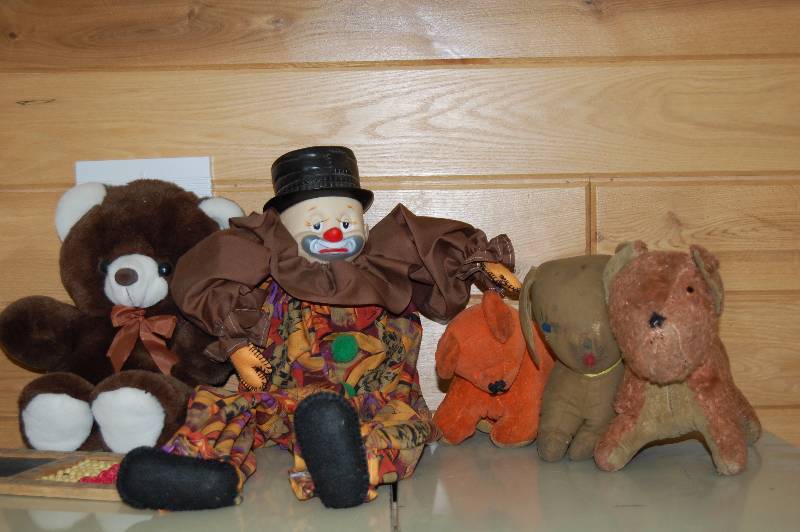 lot 135 image: Vintage Toys