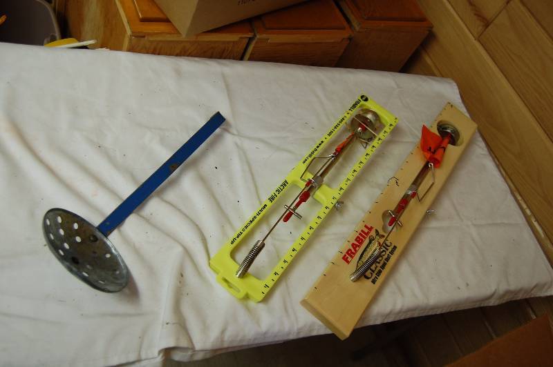 lot 160 image: Ice Fishing Gear