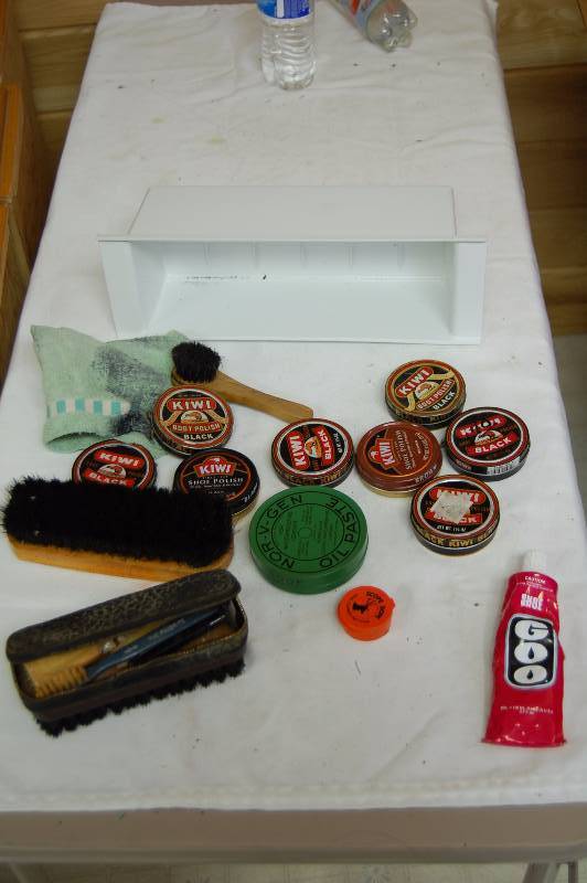 lot 172 image: Shoe Shine And More