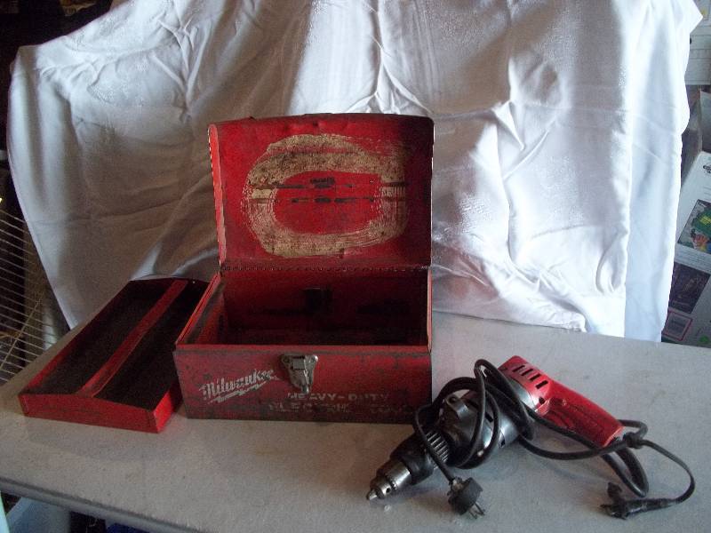 lot 255 image: Milwaukee Drill