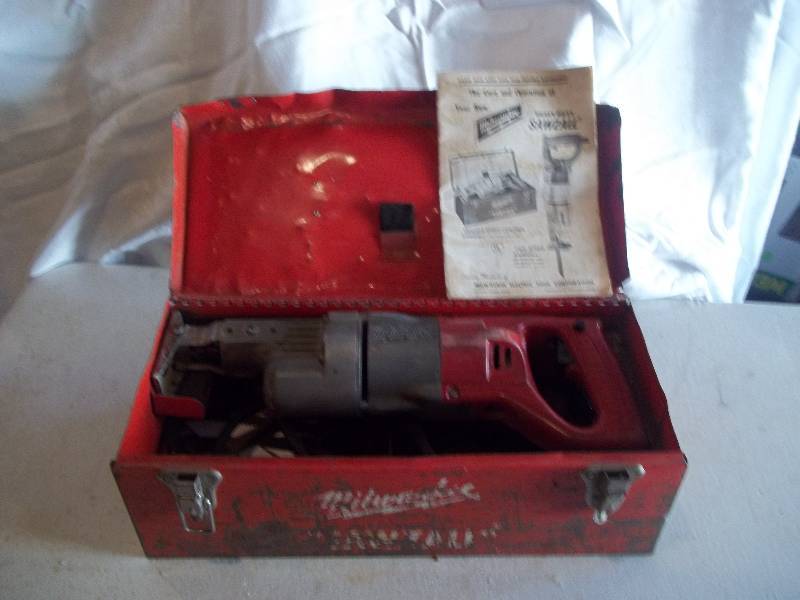 lot 256 image: Milwaukee Sawzall