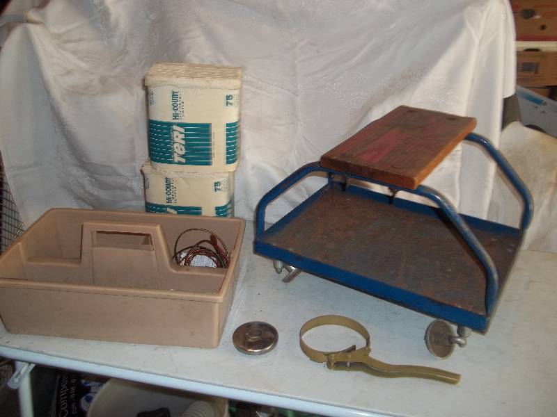 lot 285 image: Garage Supplies