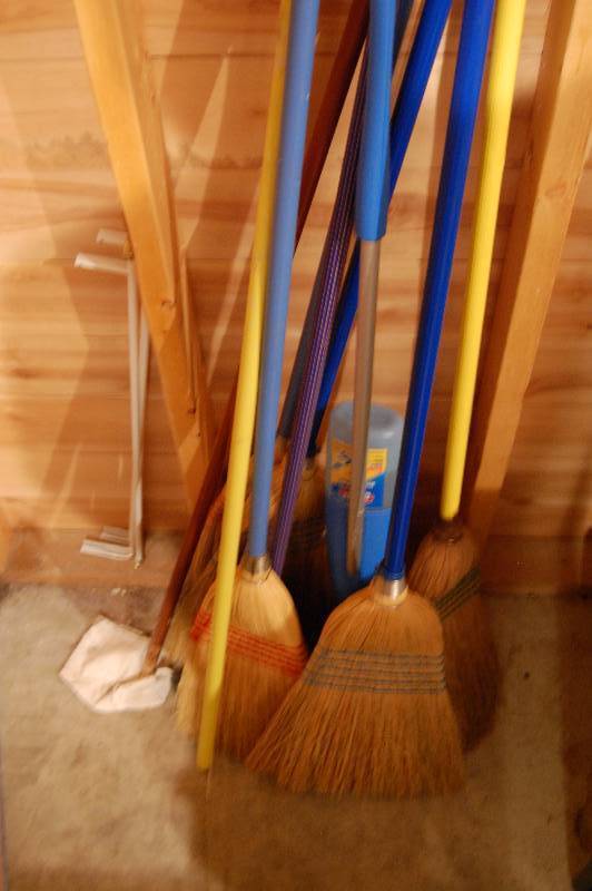 lot 224 image: Brooms and Such