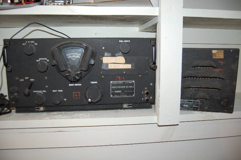 lot 230 image: Vintage Army Radio with Speaker