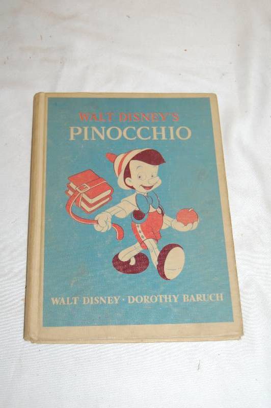 lot 246 image: Vintage Walt Disney Pinocchio Book