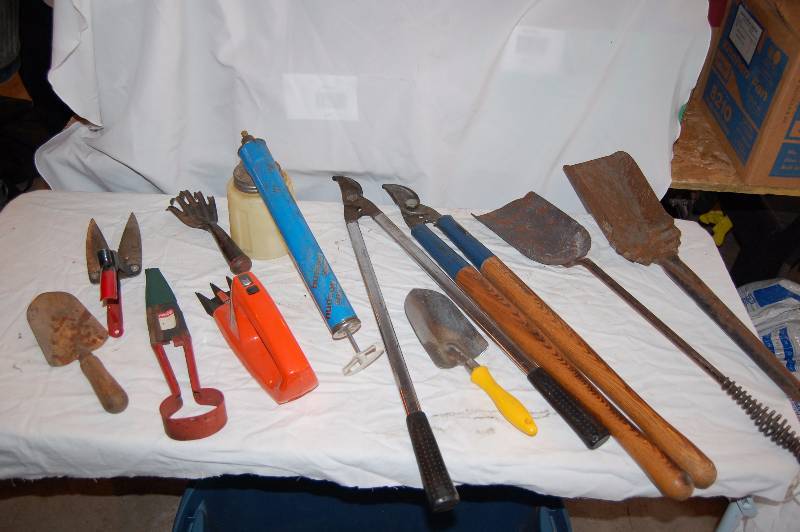 lot 389 image: Assorted Yard Tools