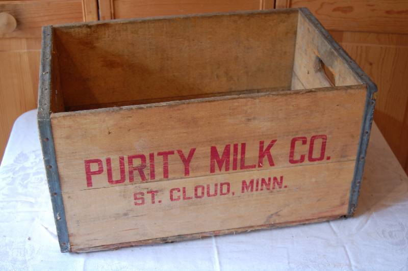 lot 396 image: Vintage Wooden Crate