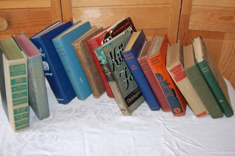 lot 398 image: Assorted Vintage Books