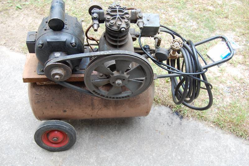 lot 399 image: Air Compressor