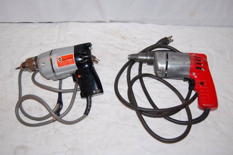 lot 419 image: Two Power Drills