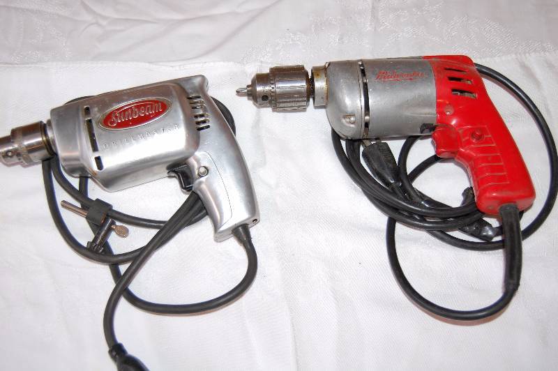 lot 421 image: Two Power Drills