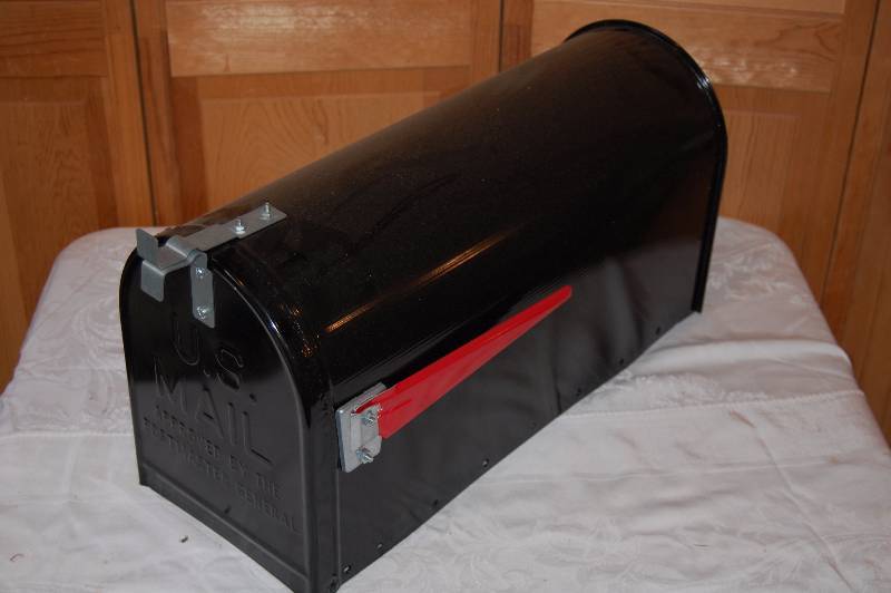 lot 425 image: Mail Box