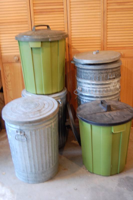 lot 430 image: Garbage Cans