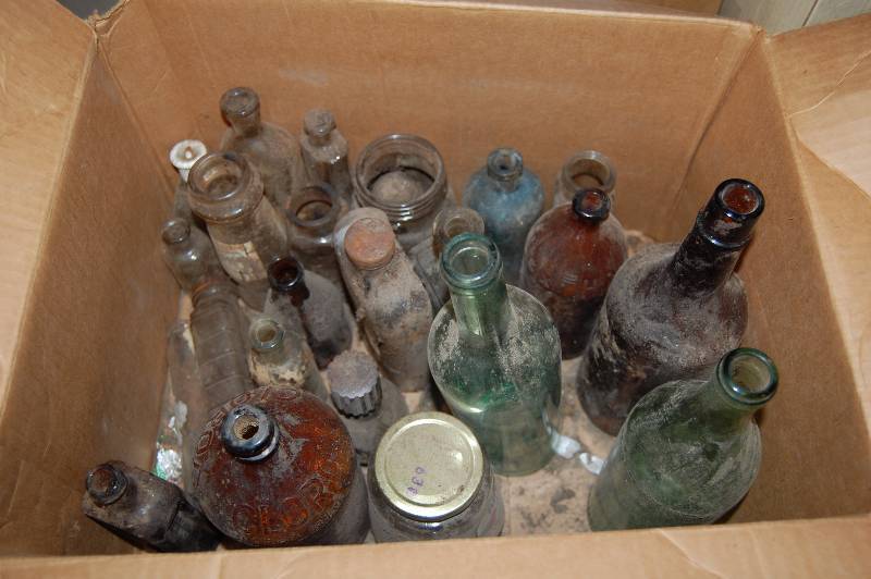 lot 461 image: Assorted Glass Bottles and Jars