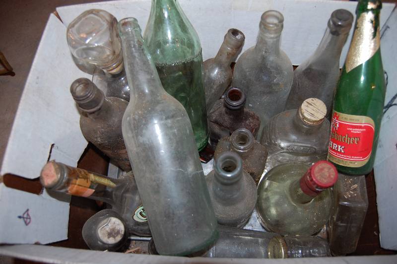 lot 462 image: Assorted Glass Bottles and Jars
