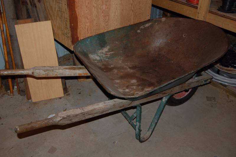 lot 480 image: Metal Wheelbarrow
