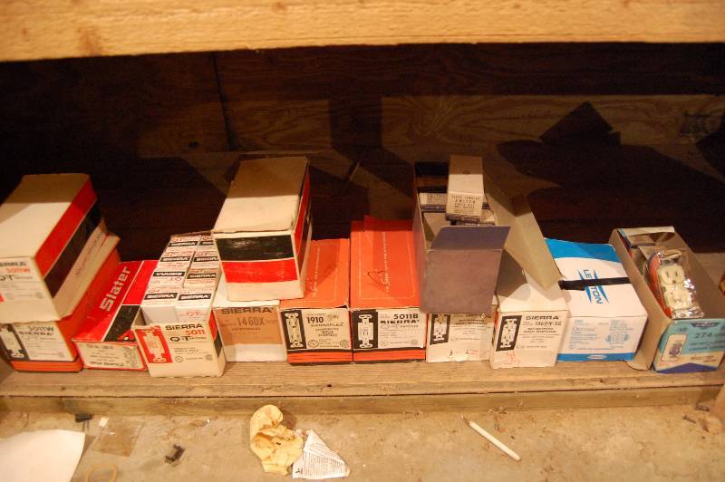 lot 488 image: Electrical Switches and Outlets