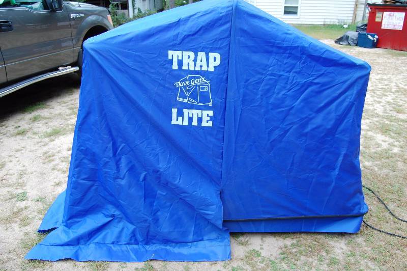 lot 498 image: Portable Ice Fishing Pop-Up