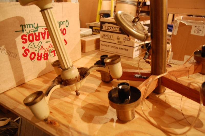 lot 503 image: Light Fixtures