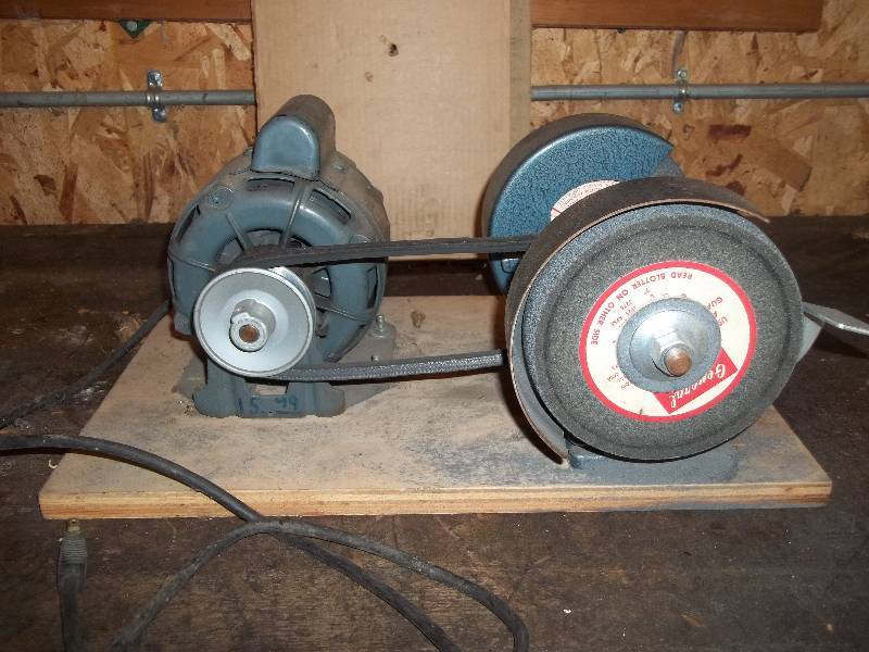 lot 568 image: Bench Grinder