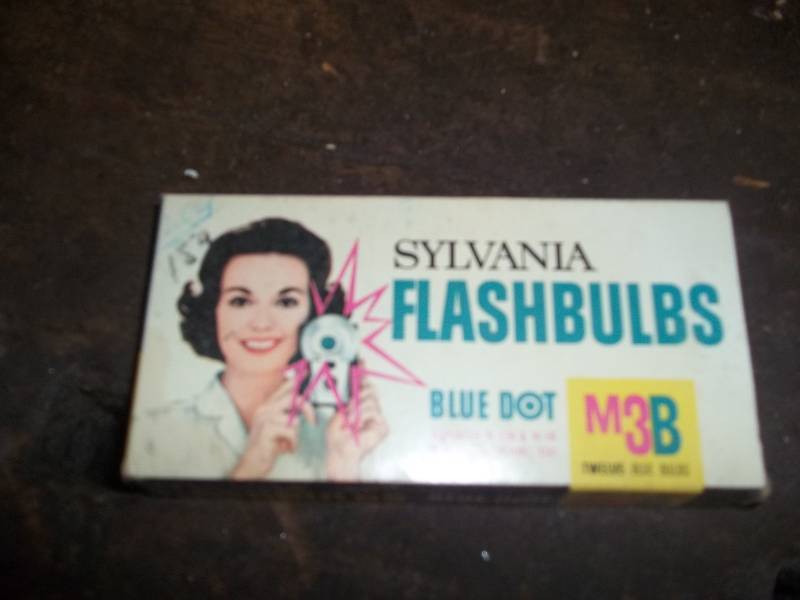 lot 587 image: Vintage Camera Flash Bulbs