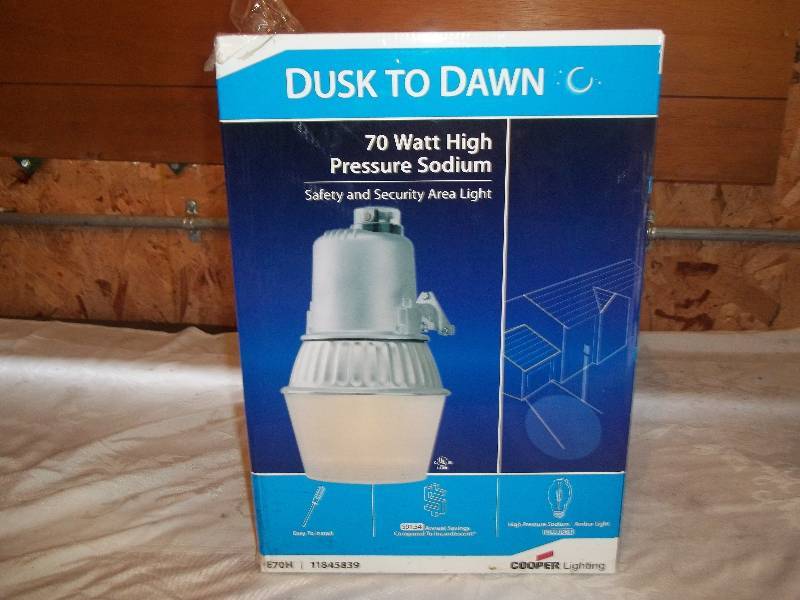 lot 611 image: Outdoor Area Light