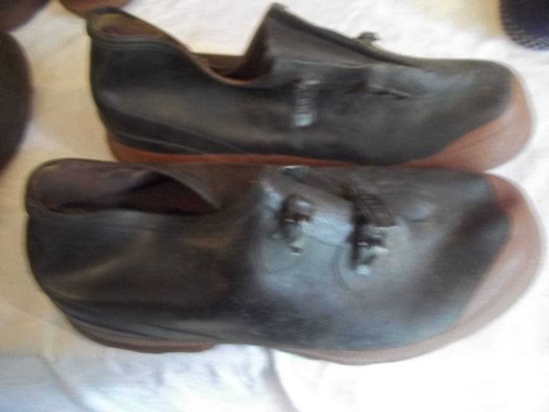 lot 617 image: Footwear