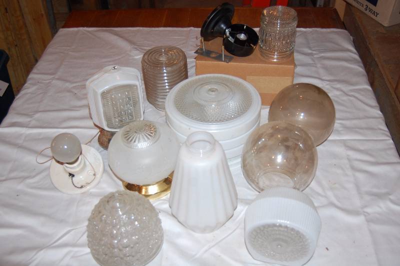 lot 519 image: Vintage Light Fixtures