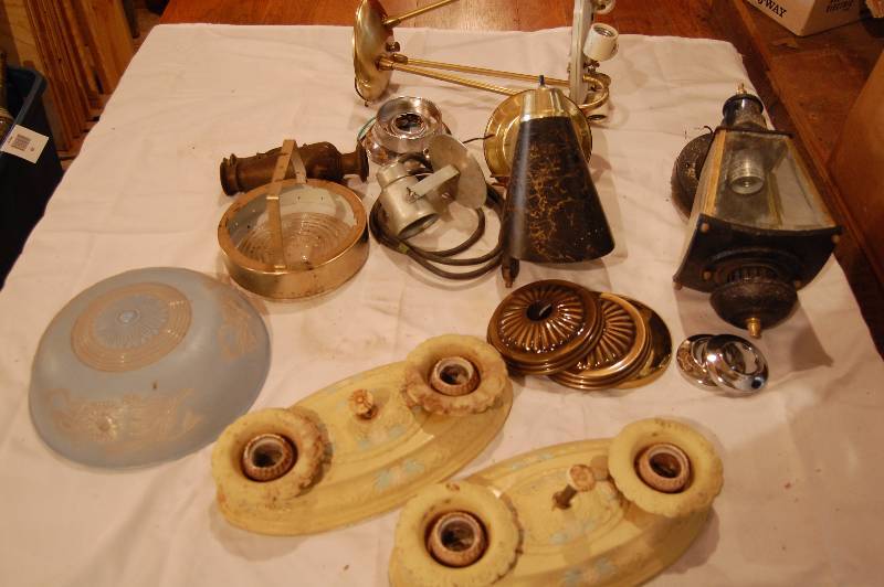 lot 520 image: Vintage Light Fixtures
