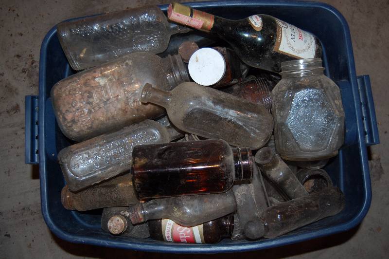 lot 526 image: Assorted Glass Bottles and Jars