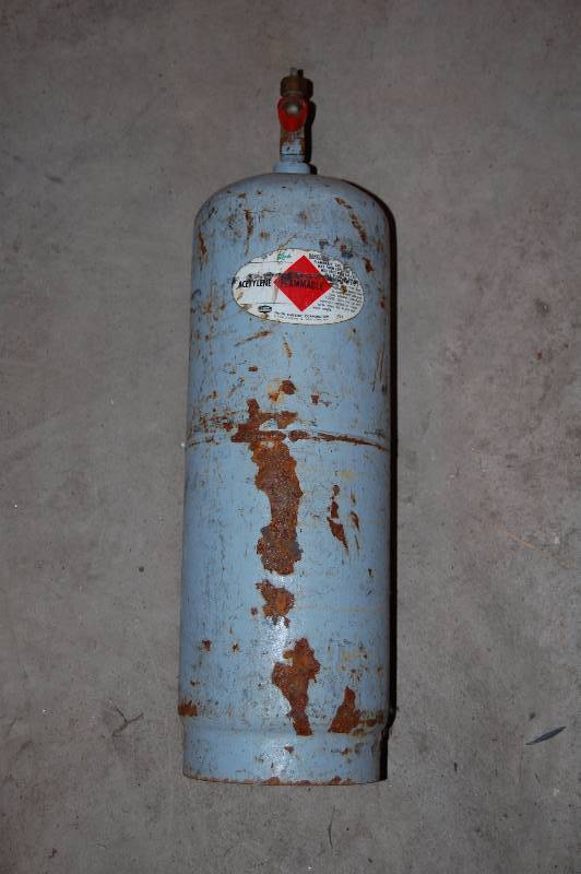lot 552 image: Acetylene Tank