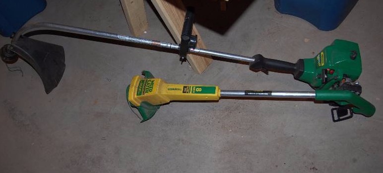 lot 555 image: Weed Whips