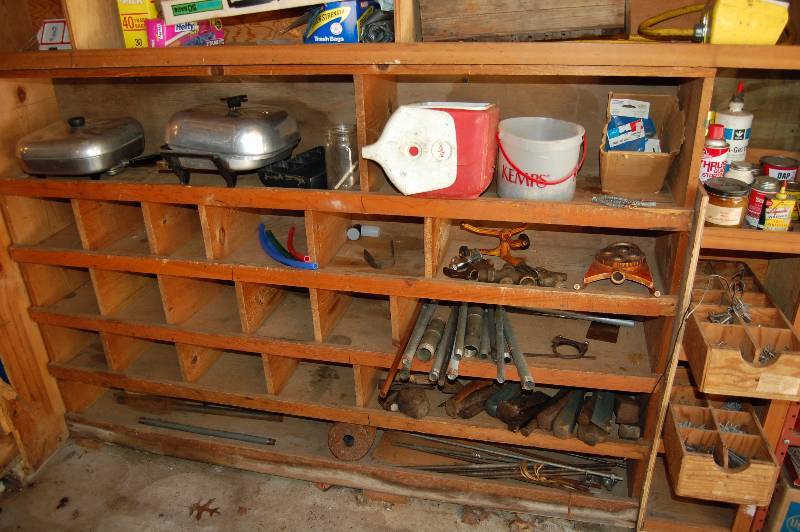 lot 691 image: Wooden Shelf with Contents