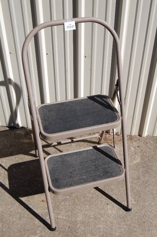 lot 699 image: Folding Step Stool