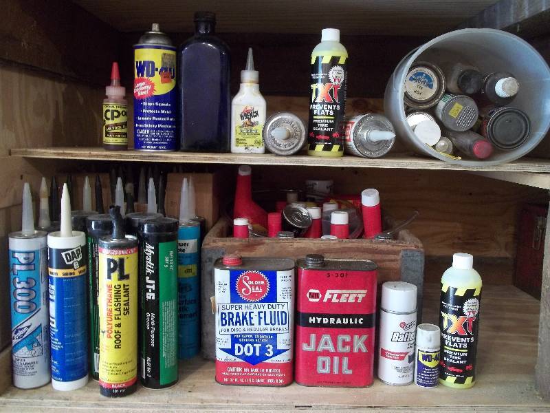 lot 663 image: Automotive Supplies & Caulk