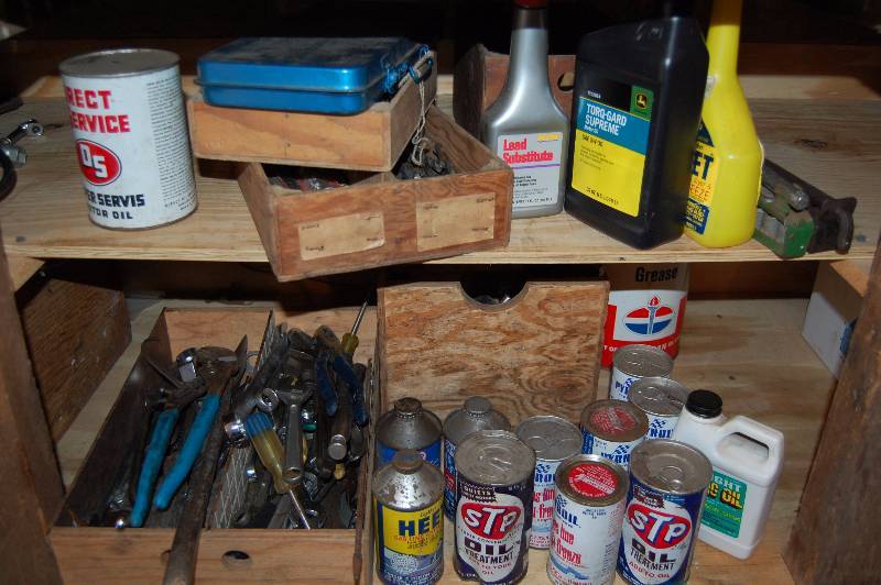 lot 675 image: Tools and Chemicals