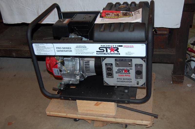 lot 712 image: Gas Powered Generator