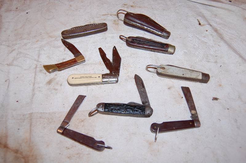 lot 716 image: Vintage Pocket Knives