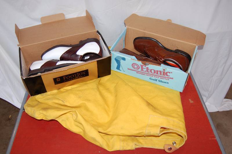 lot 758 image: Golf Shoes and Travel Case