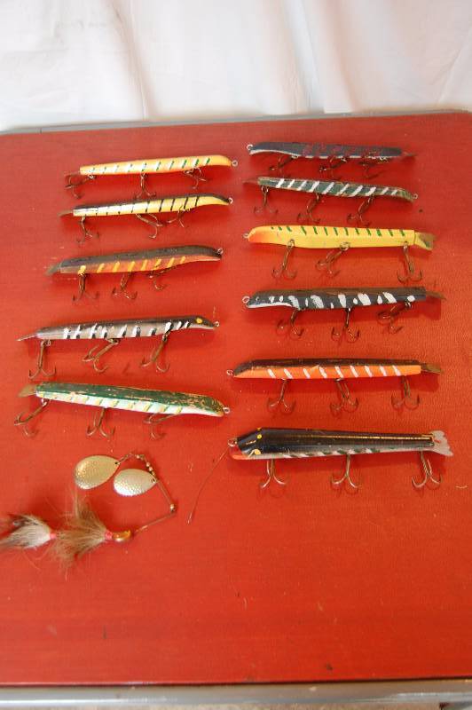 lot 767 image: Muskie Fishing Lures