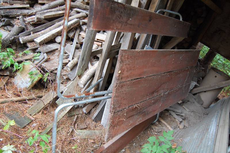 lot 773 image: Folding Picnic Table