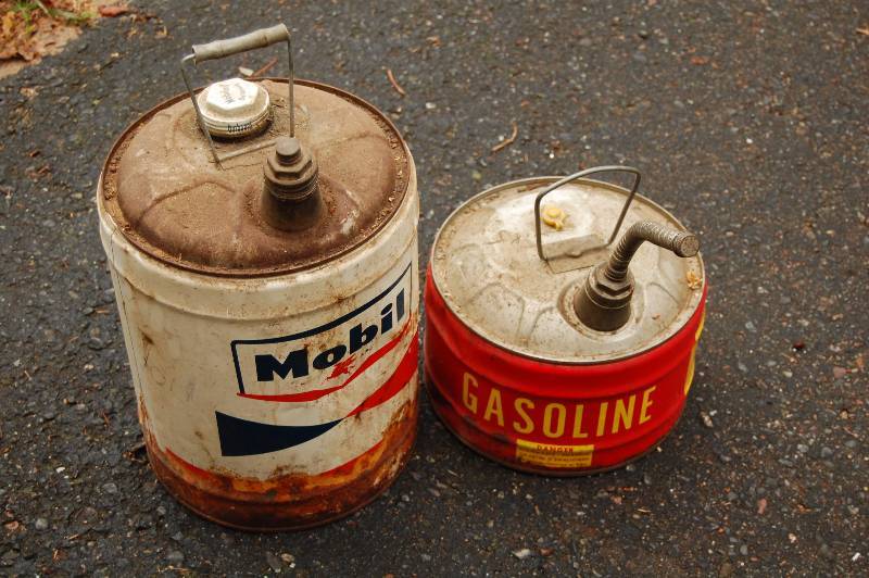 lot 777 image: Vintage Gas Cans