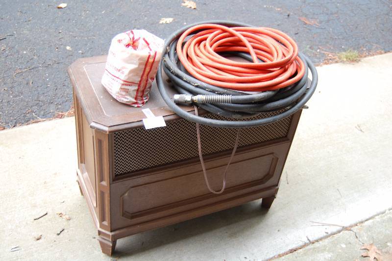 lot 783 image: Air Purifier and Air Hoses